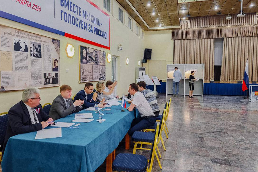 Избирательный участок в посольстве России в Ханое, Вьетнам