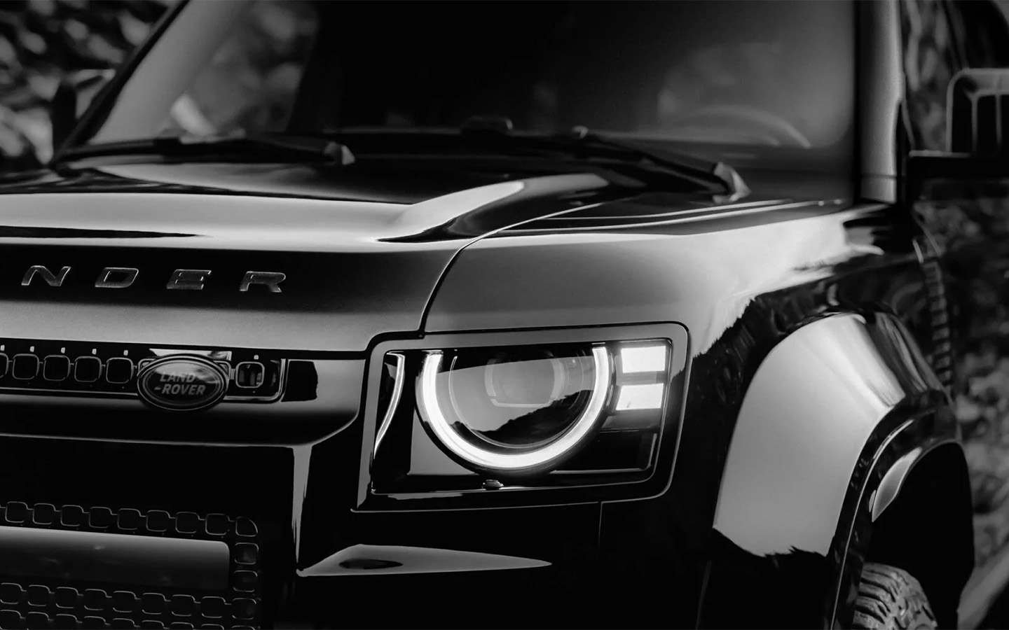 Land Rover Defender Octa Black
