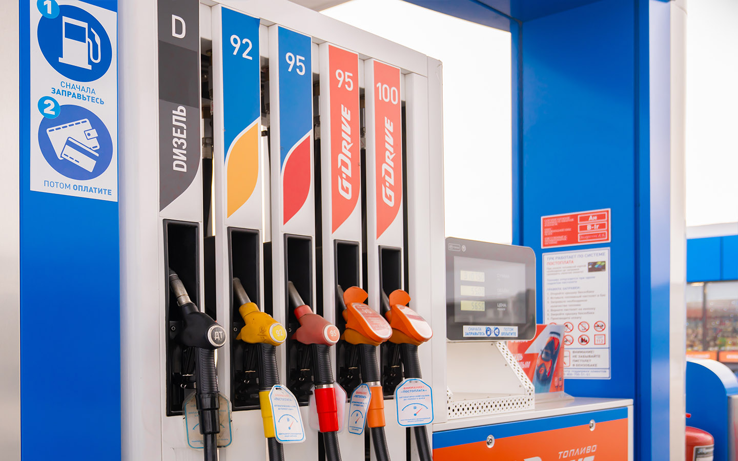 В России&nbsp;при ценах на ДТ, давно перегнавших бензин, плюс с учетом скудной сервисной сети, купить дизельную машину в семью решится не каждый