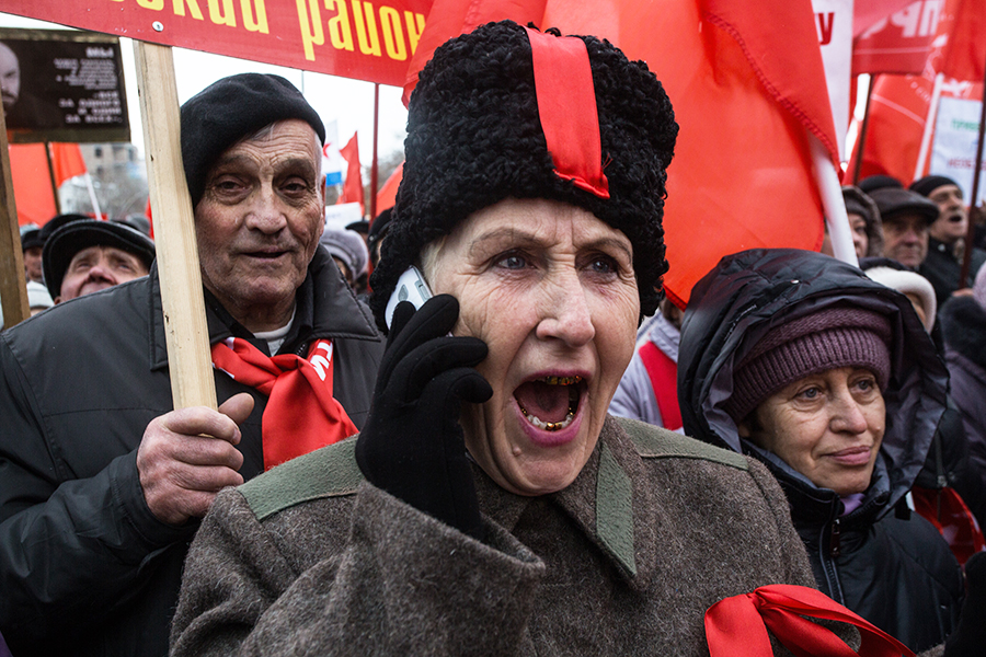Шествие КПРФ прошло также в Омске