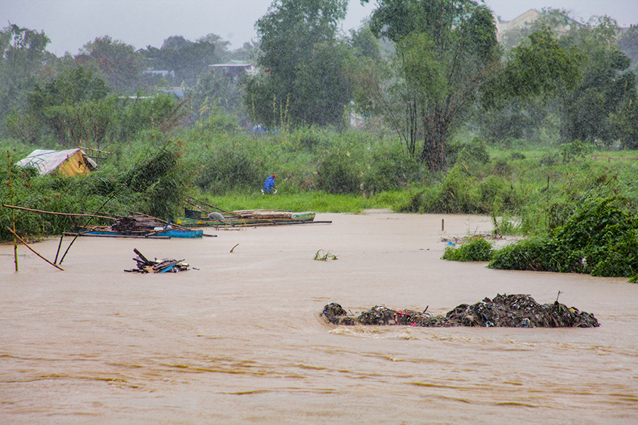30 октября, Кесон-Сити.

Паводки повредили по меньшей мере 4,1 тыс. домов и 16,3 тыс. га посадок риса и других культур