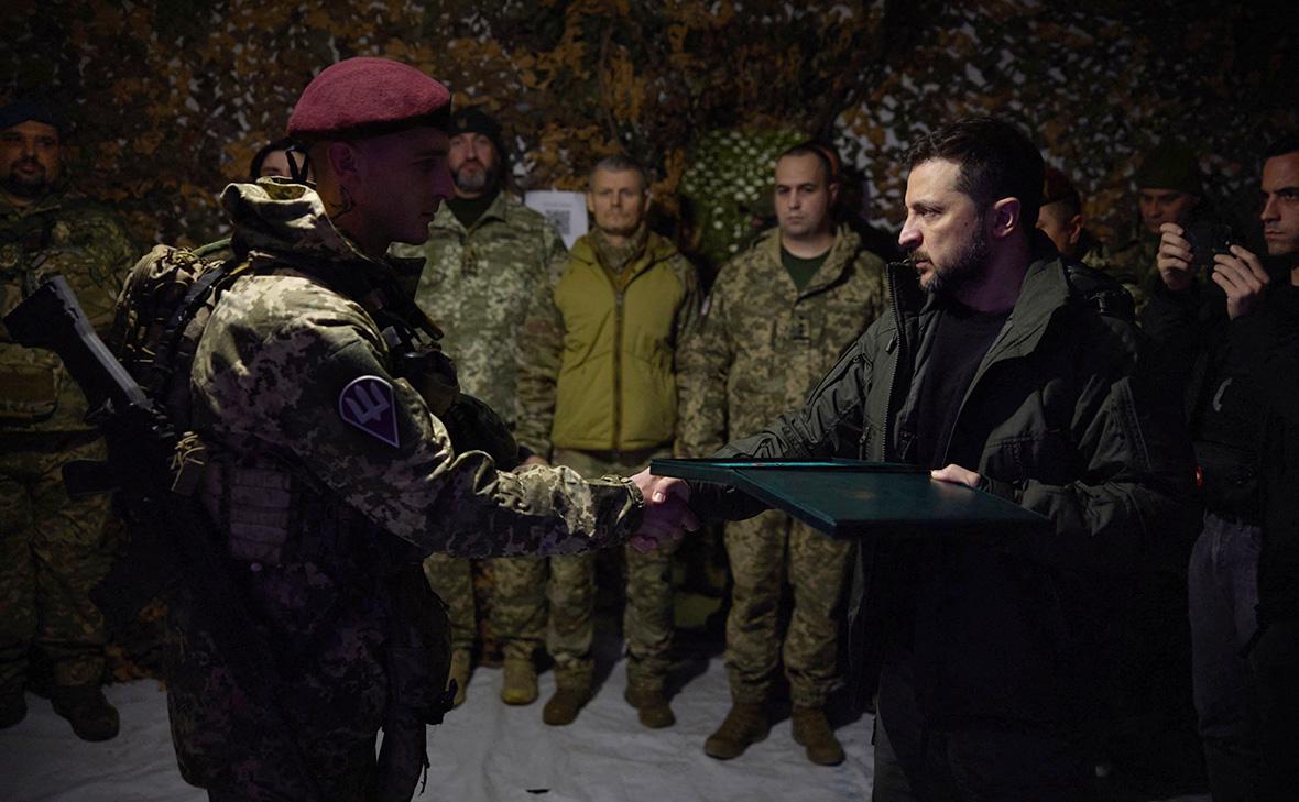 Владимир Зеленский (справа) в Покровске