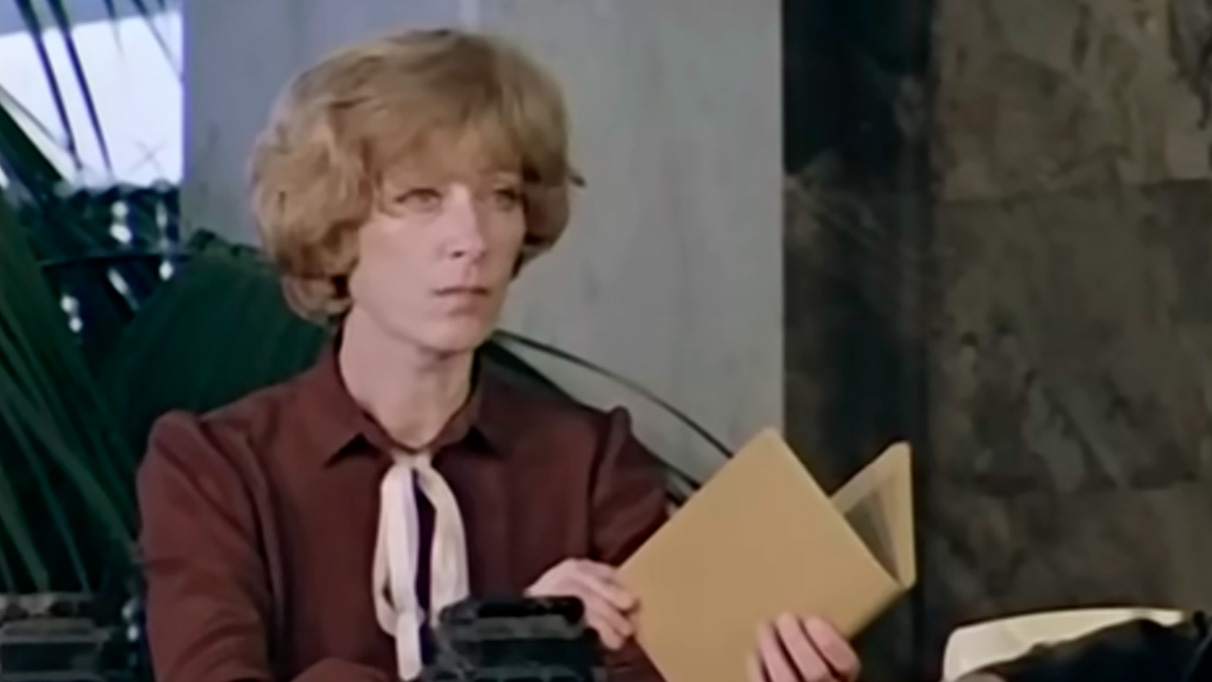 Актриса Екатерина Васильева в роли Киры Анатольевны в фильме «Чародеи»