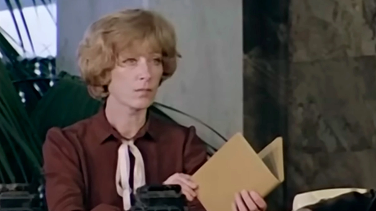 Актриса Екатерина Васильева в роли Киры Анатольевны в фильме «Чародеи»