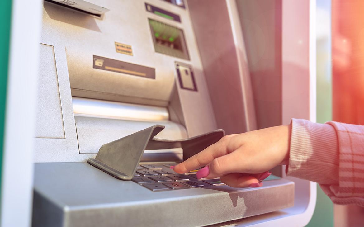 ЦБ снимет ограничения на перевод денег за границу для россиян