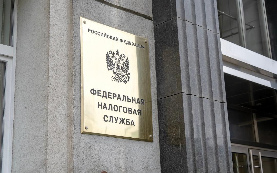 В начале февраля на одном из финансовых маркетплейсов появился отзыв, в котором пользователь утверждает, что ФНС начислила налог не только на вклады, но и на кешбэк