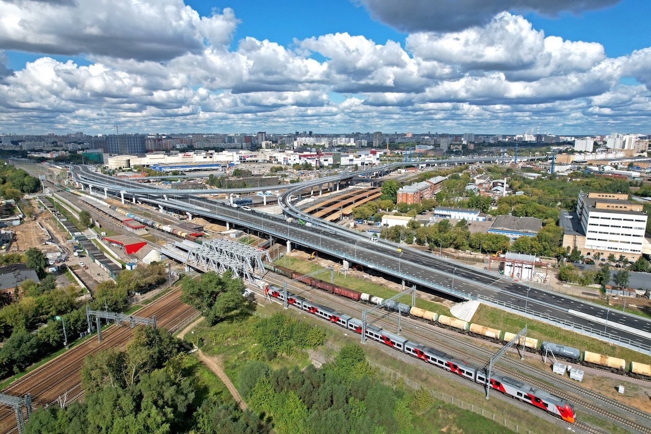 Хордовые магистрали должны стать основой нового транспортного каркаса Москвы. Всего их четыре: Северо-Западная, Северо-Восточная, Юго-Восточная хорды и Южная рокада.&nbsp;