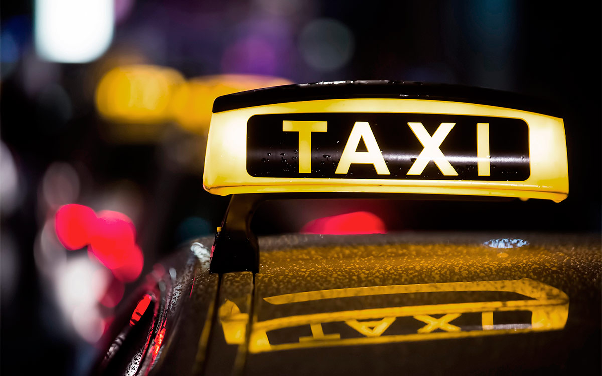 Популярность некоторых моделей в службах такси провоцирует преступников на их угон с последующим разбором на запчасти.