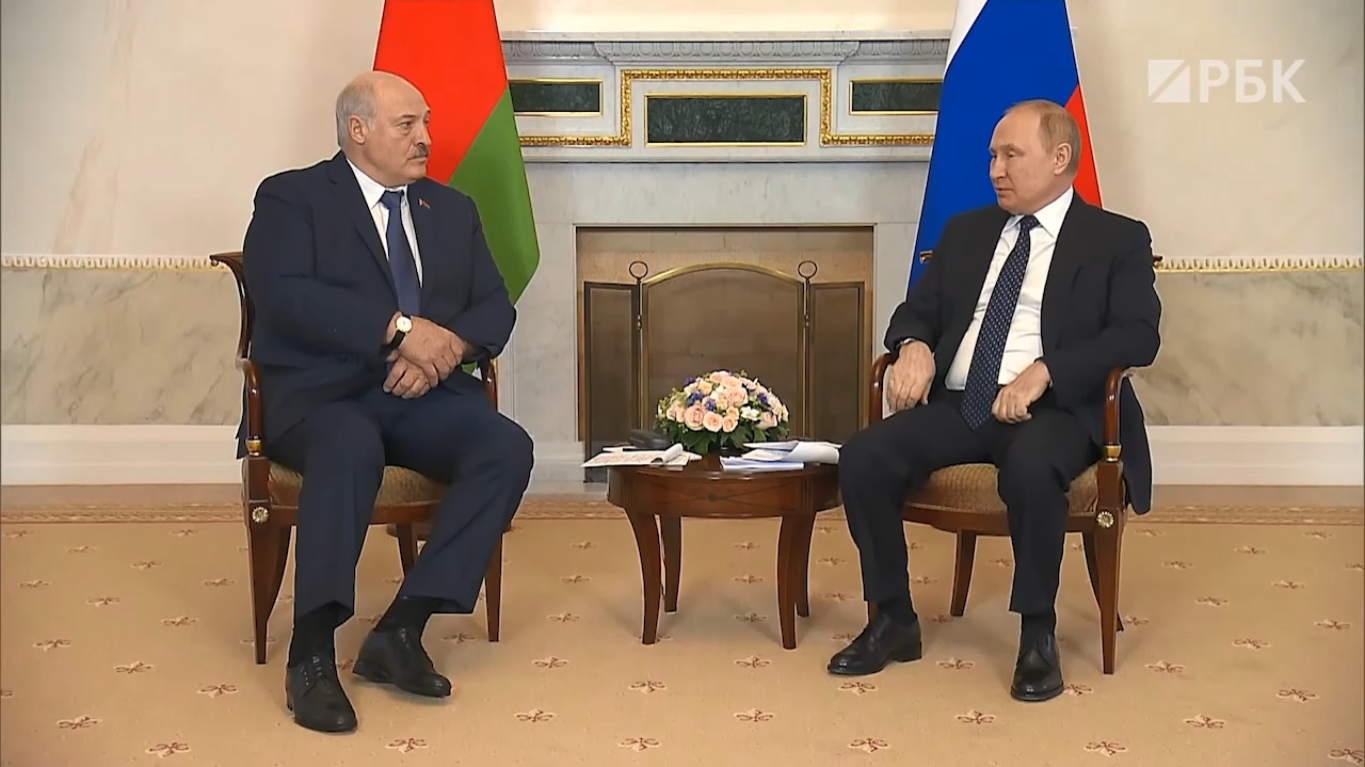 Лукашенко попросил Путина помочь с зеркальным ответом на агрессию Запада