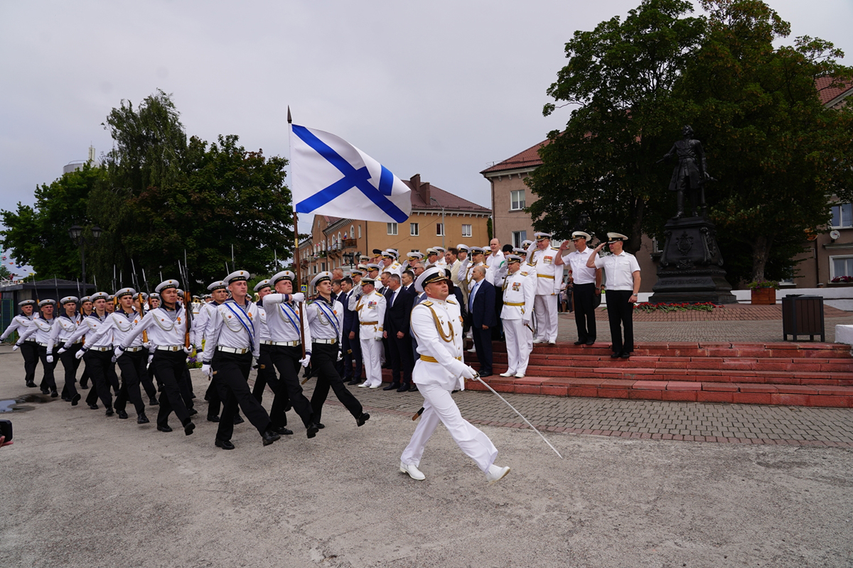 Фото: парад в Балтийске первый