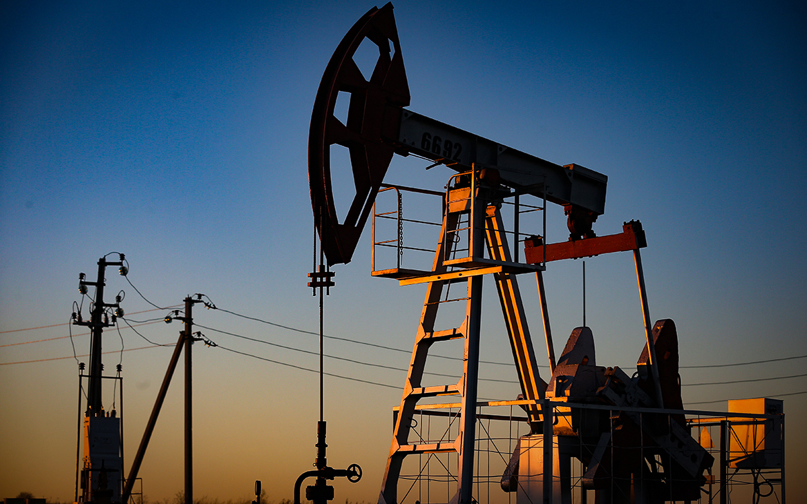 ОПЕК+ согласовала новое сокращение добычи нефти