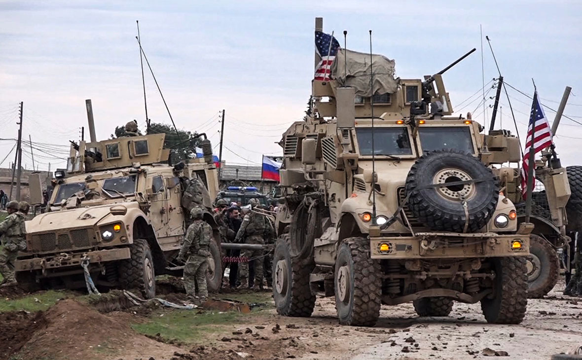 Американский военный конвой, Сирийские и Российские военные в деревне Хирбат-Амо

