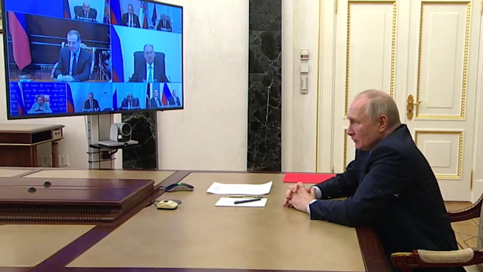 Путин на Совбезе призвал не допустить раскачки ситуации в России
