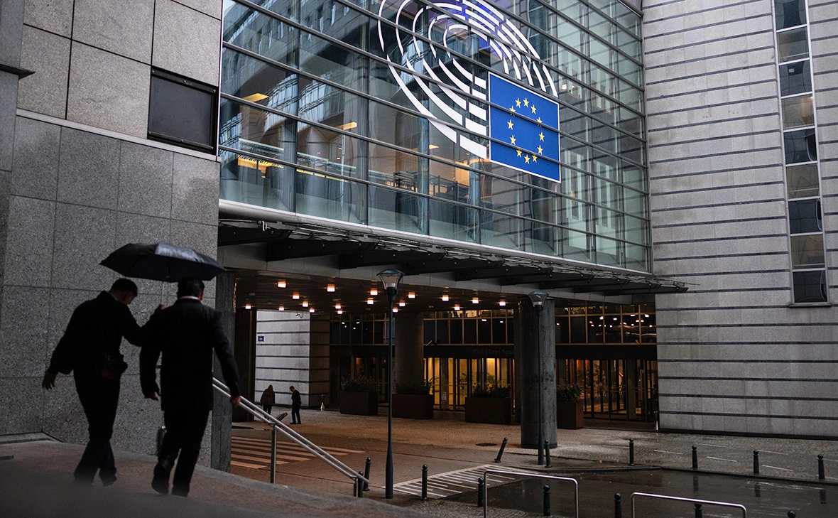 Leon Neal / Getty Images