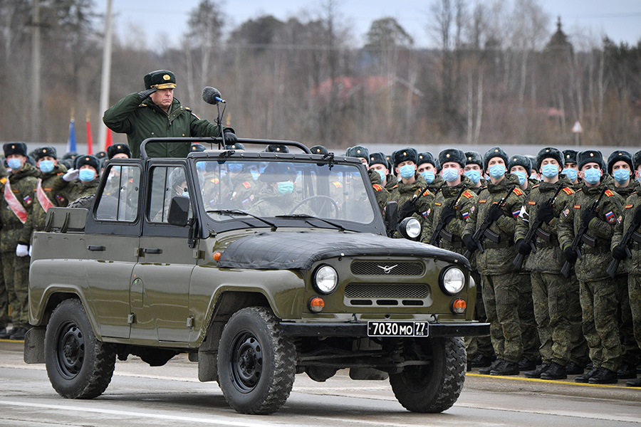 Главнокомандующий сухопутными войсками генерал армии Олег Салюков