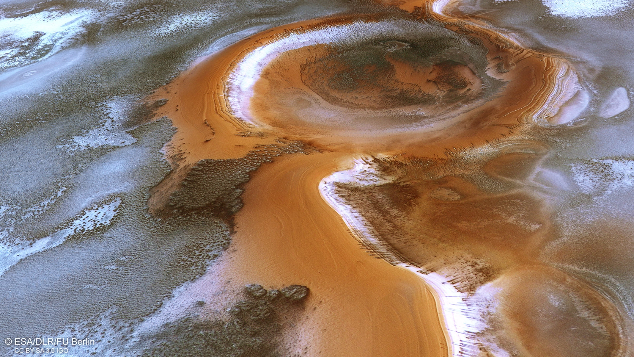 Европейское космическое агентство показало, как выглядит Марс в период таяния льда