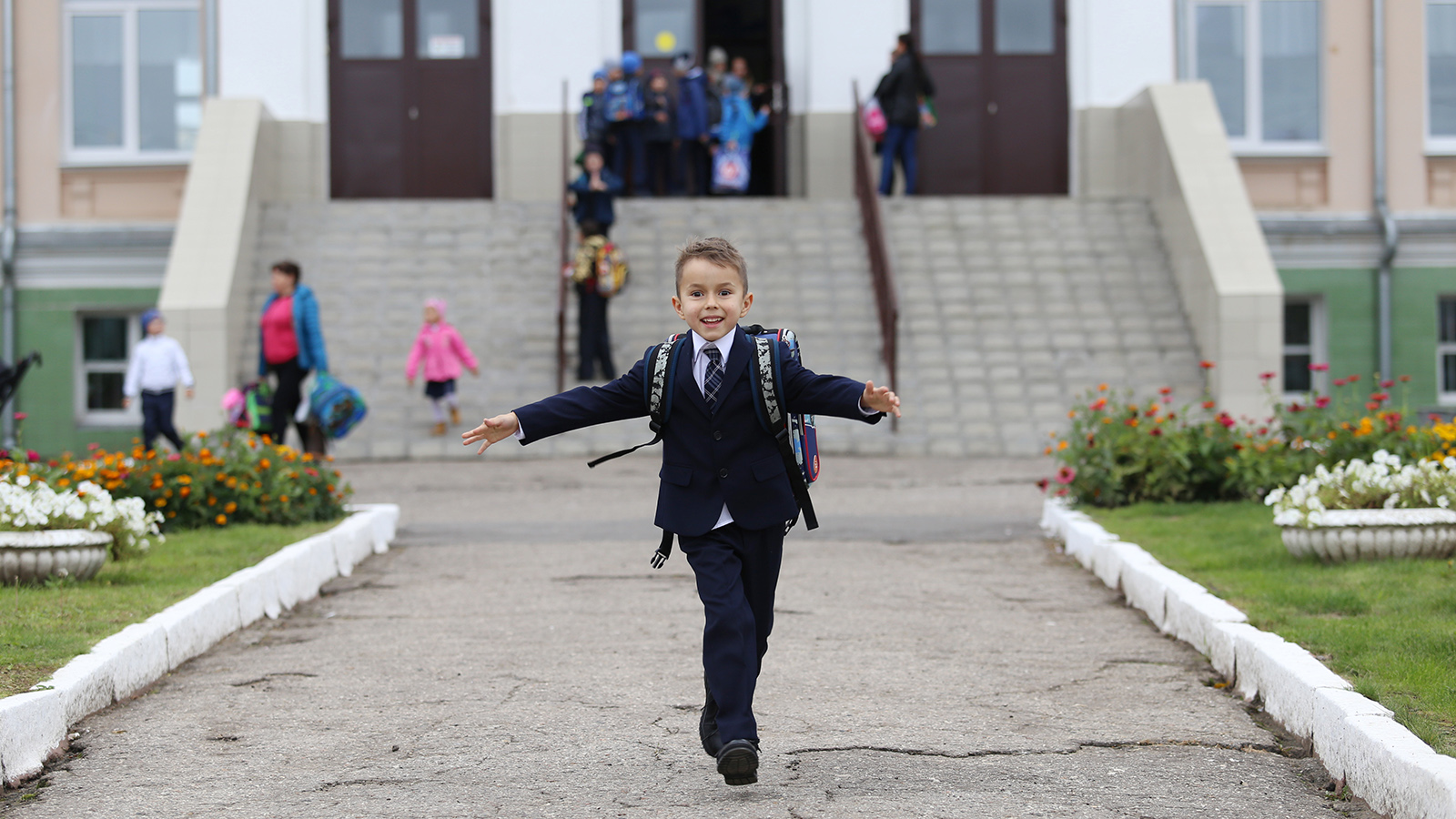 Онищенко прокомментировал предложение сократить школьные летние каникулы