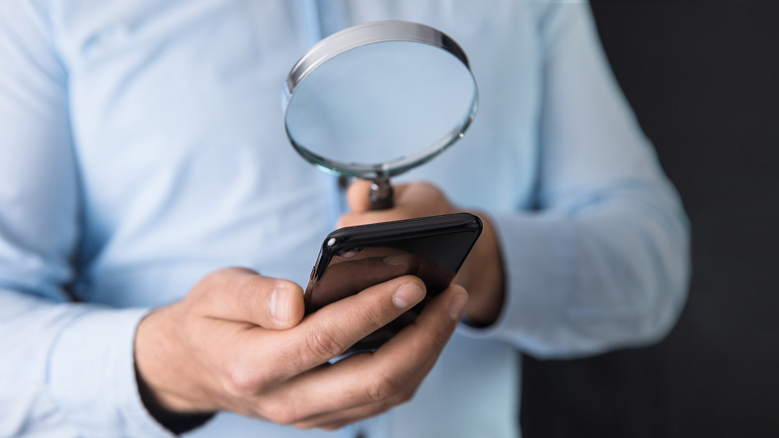 В МВД объяснили, как распознать мошенников с дипфейками