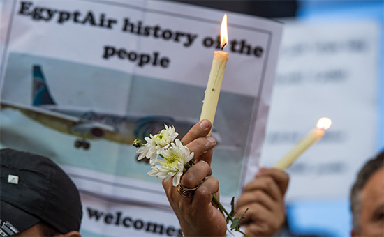 Акция памяти жертв крушения лайнера&nbsp;A320 авиакомпании EgyptAir в Каире (Египет) 24 мая 2016 года


