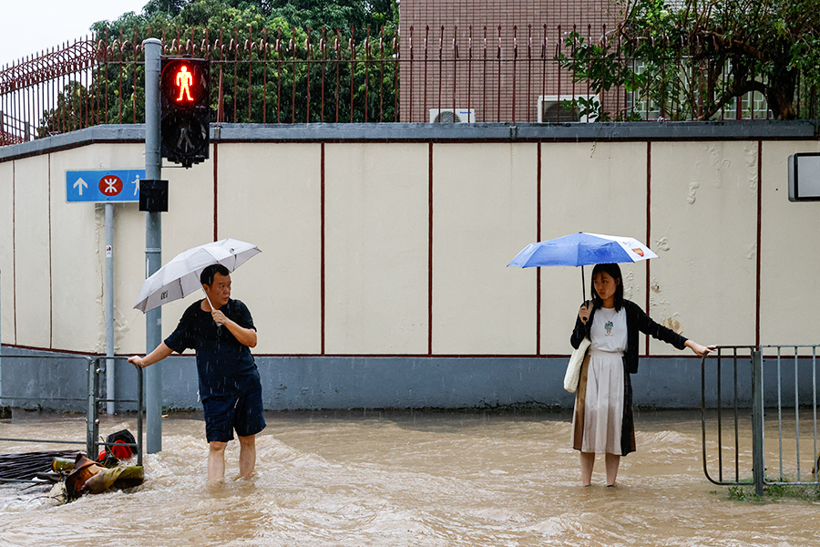 Затопленная улица в Гонконге