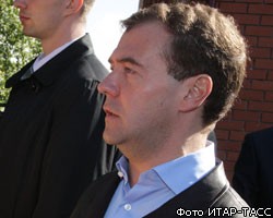 Д.Медведев посетил кладбище в ходе официального визита в Китай
