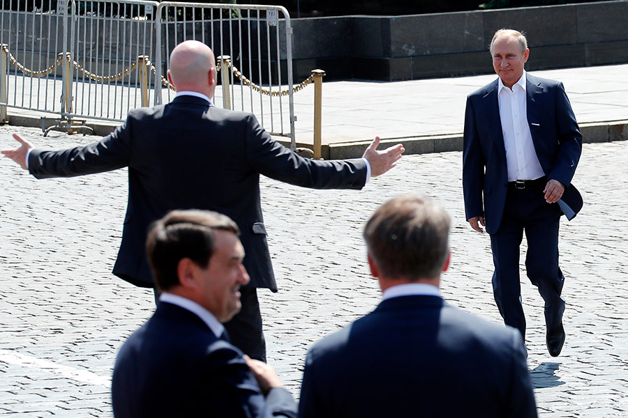 Глава ФИФА Джанни Инфантино (слева) и президент России Владимир Путин 