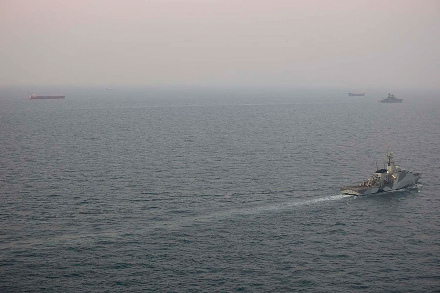 Военный корабль Королевского военно-морского флота Великобритании HMS Trent и вертолет Wildcat следили за российскими судами в водах Великобритании в течение пятидневной операции