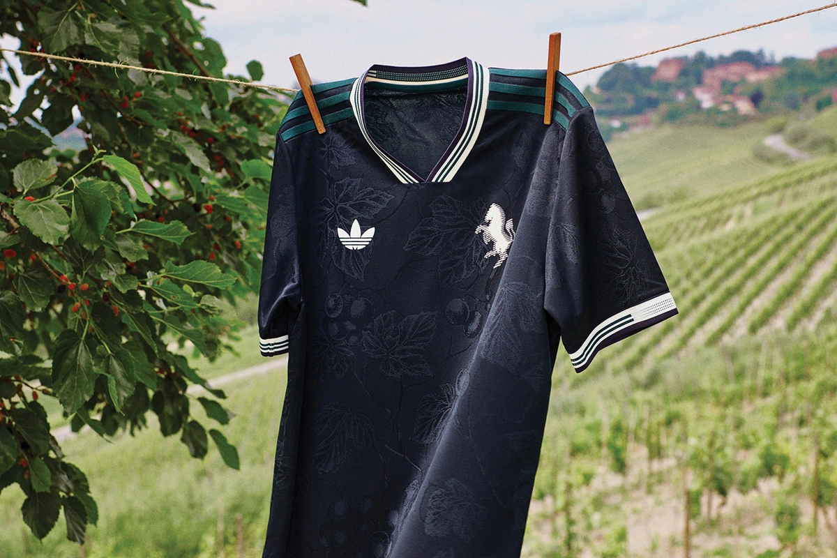 Итальянский футбольный клуб из Турина «Ювентус» представил третий вариант игровой формы на сезон 2025/26. Дизайн формы посвящен виноградникам Пьемонта