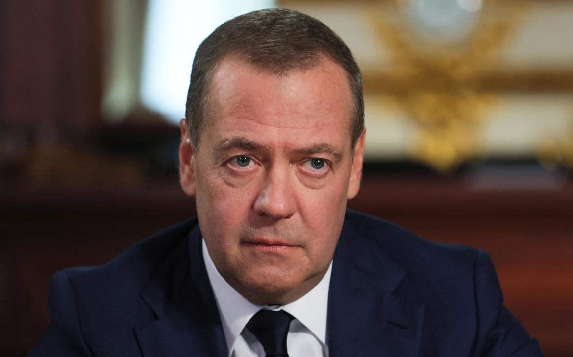 Медведев рассказал, нажал бы он на «красную кнопку»