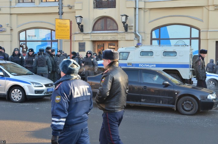 Несанкционированная акция оппозиции на Лубянской площади в Москве