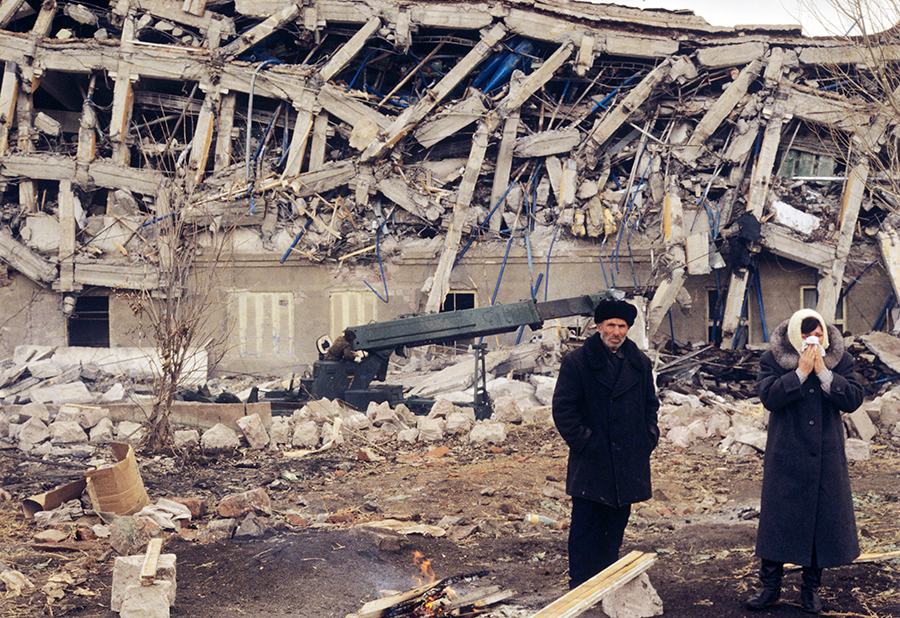 Для восстановительных работ в республику прибыли 45 тыс. строителей. После распада СССР работы были временно приостановлены