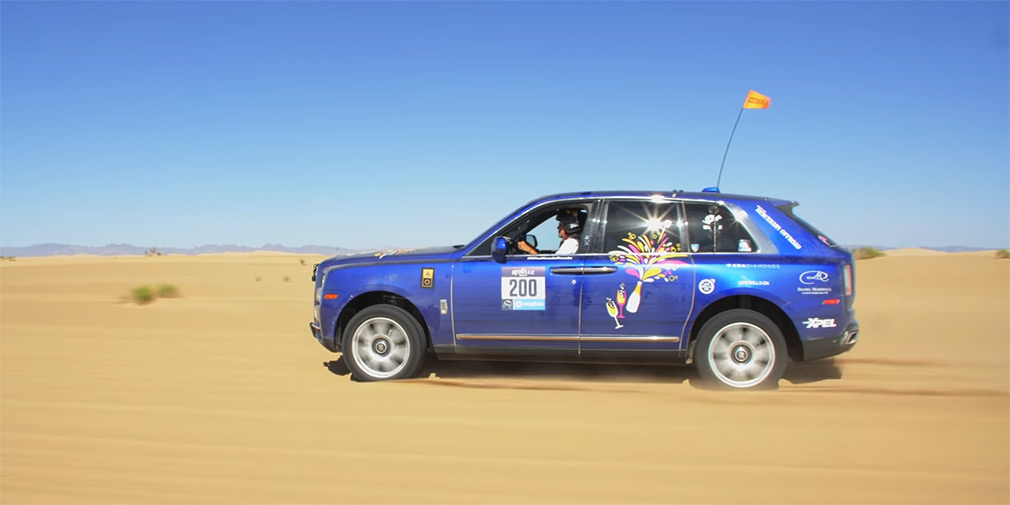 Видео: кроссовер Rolls-Royce принял участие в женском ралли по пустыне