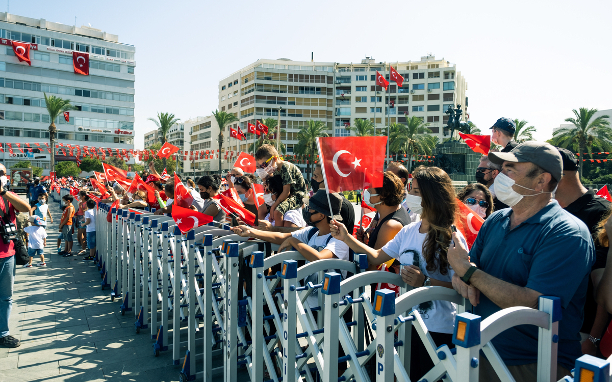 Турецкая лира терпит крах из-за эксперимента Эрдогана. Вот в чем суть