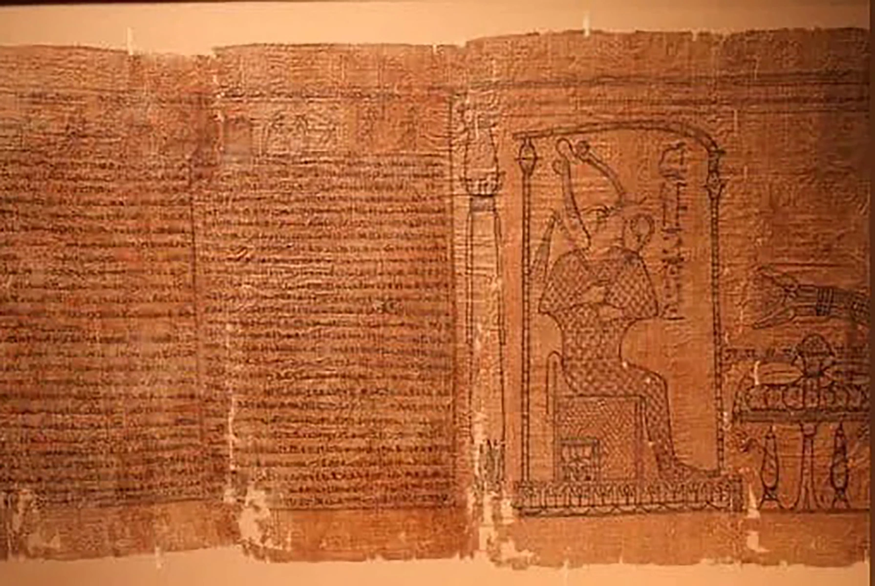 <p>На фото: часть &laquo;Книги мертвых&raquo;. Слева находится блок с текстом. А справа изображен Осирис, бог возрождения, царь загробного мира в древнеегипетской мифологии</p>