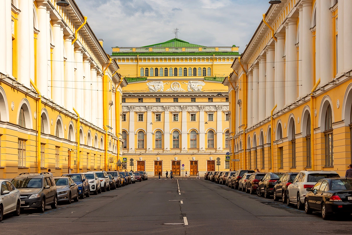 Улица Зодчего Росси в Санкт-Петербурге в наши дни