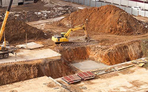 В Москве предложение жилья на стадии котлована снизилось почти в 2 раза