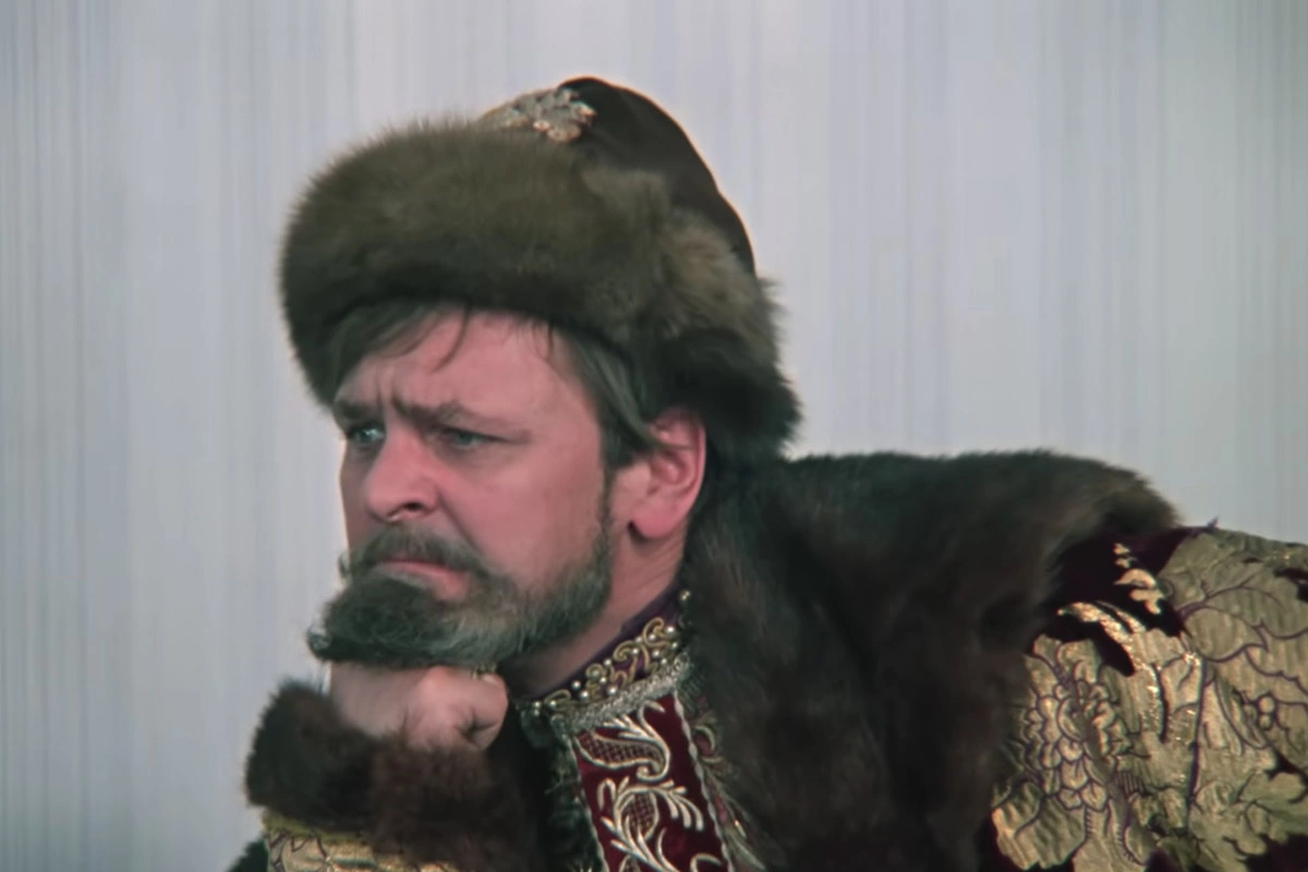 Юрий Яковлев в фильме «Иван Васильевич меняет профессию» (1973), режиссер Леонид Гайдай