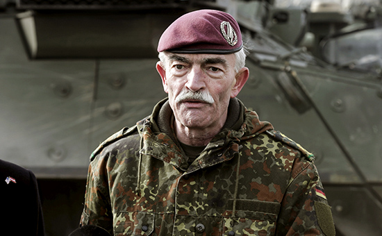 ​Главнокомандующий Объединенными силами НАТО в Брюнсуме генерал бундесвера Ханс-Лотар Домрезе