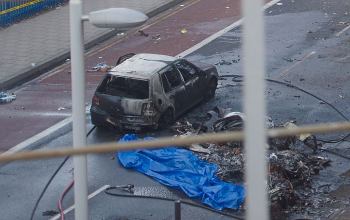 В Лондоне вертолет столкнулся со строительным краном и разбился