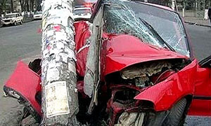 Автомобиль врезался в дерево, четыре человека погибли
