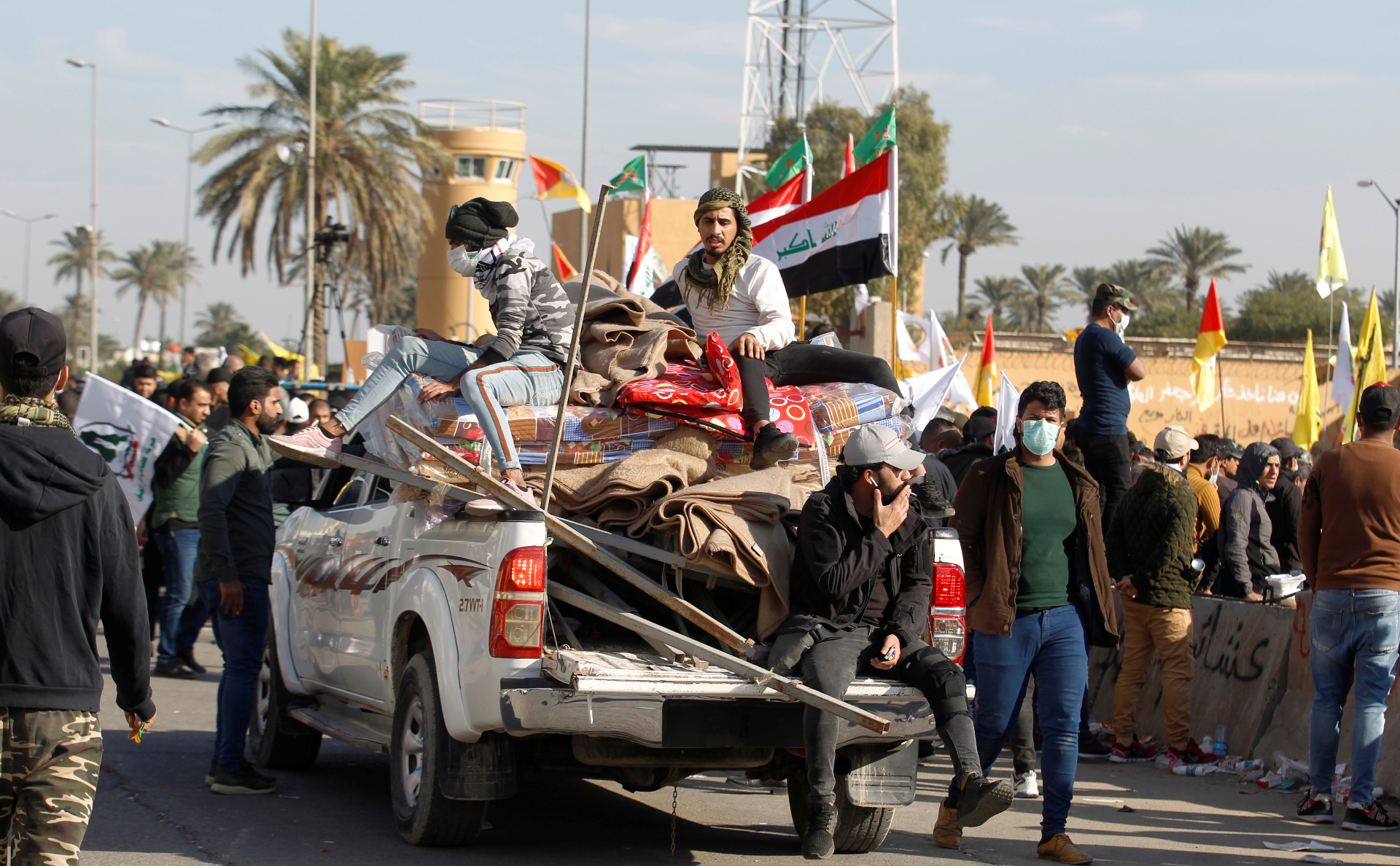 Протестующие и участники ополчения в Ираке