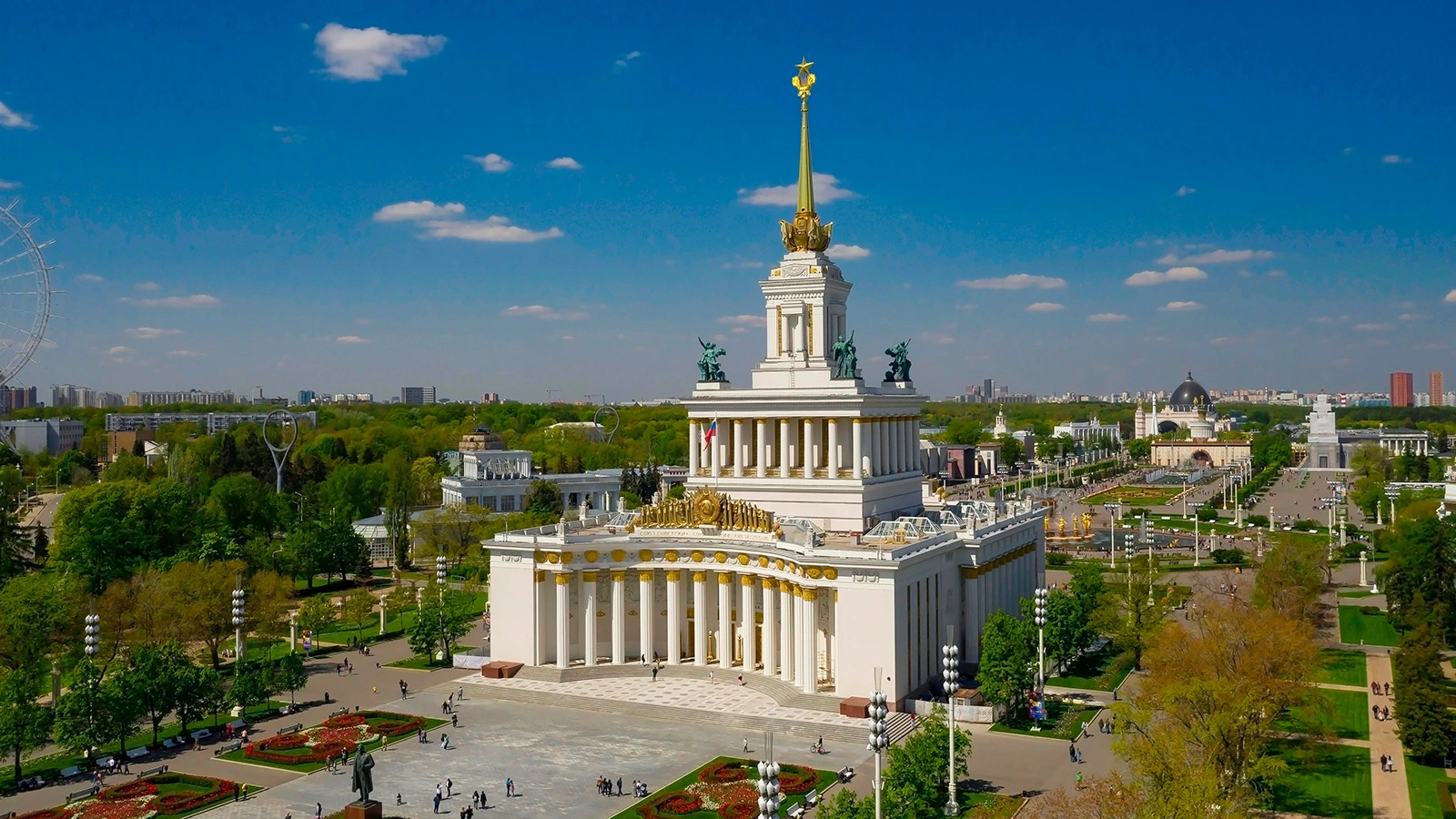 День города на ВДНХ отметят новыми аттракционами и шоу-программой