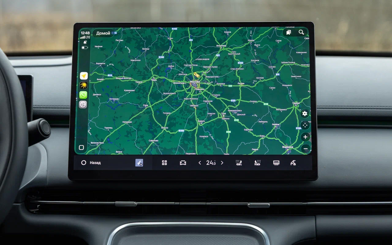 Воспользоваться навигацией в Geely EX5 EM-i можно через беспроводное подключение Apple CarPlay