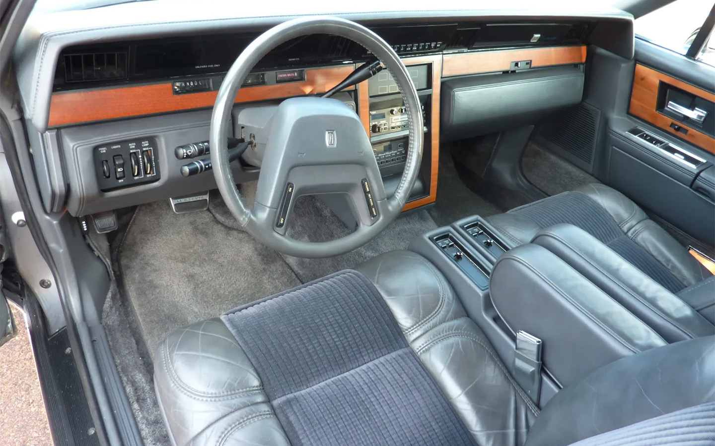 Lincoln Continental Valentino Edition