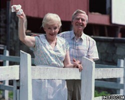 Социологи: Пожилые американцы счастливее молодых