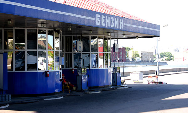 Цены на бензин в РФ за неделю упали