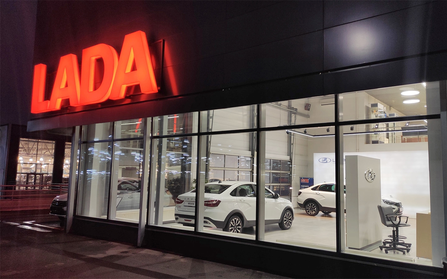 Lada Vesta в салоне продаж