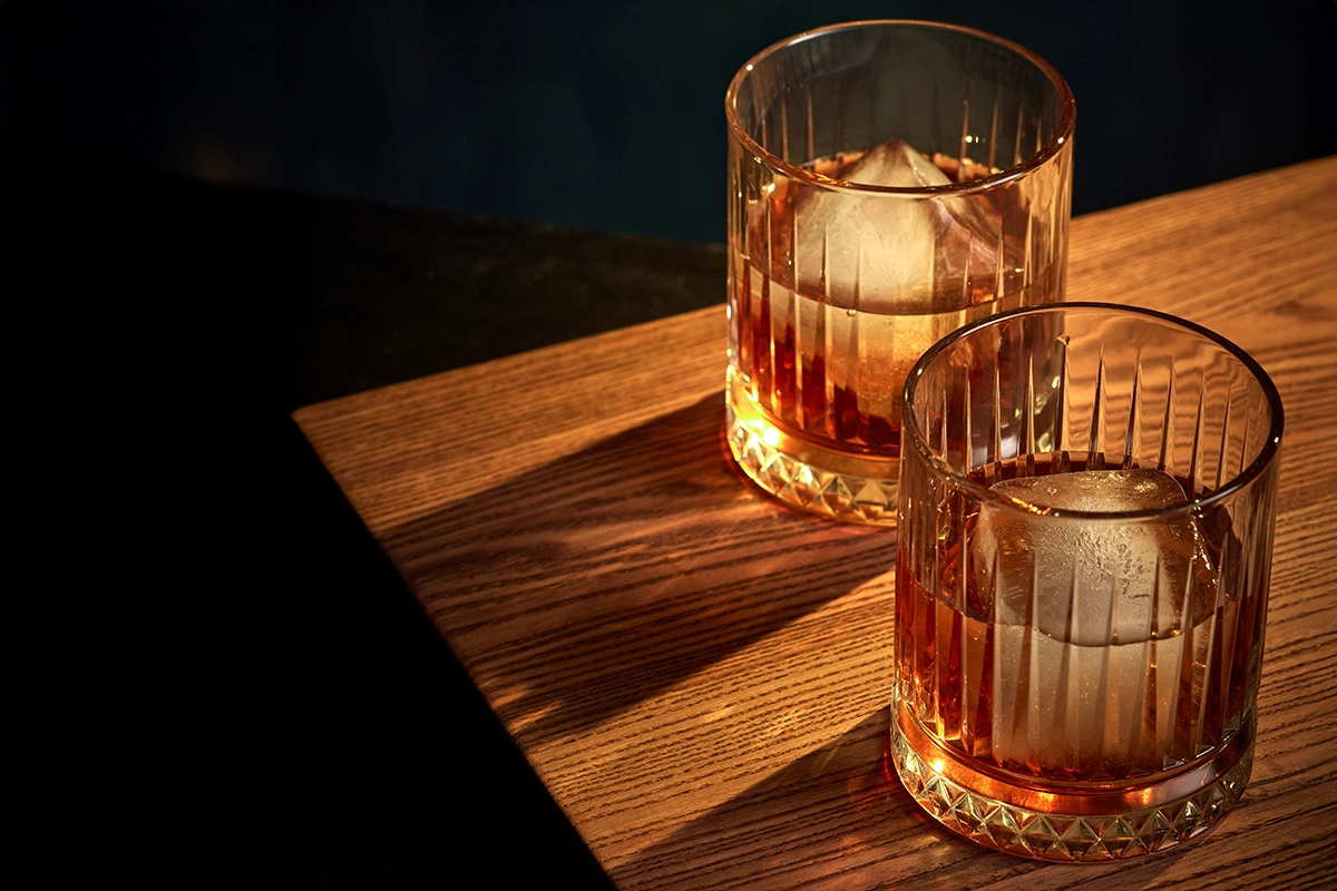 Очень долгое время я совсем не понимал ром, он был для меня малоинтересным напитком, особенно в сравнении с виски. Однако все очень кардинально поменялось, когда я впервые попробовал ром с Ямайки