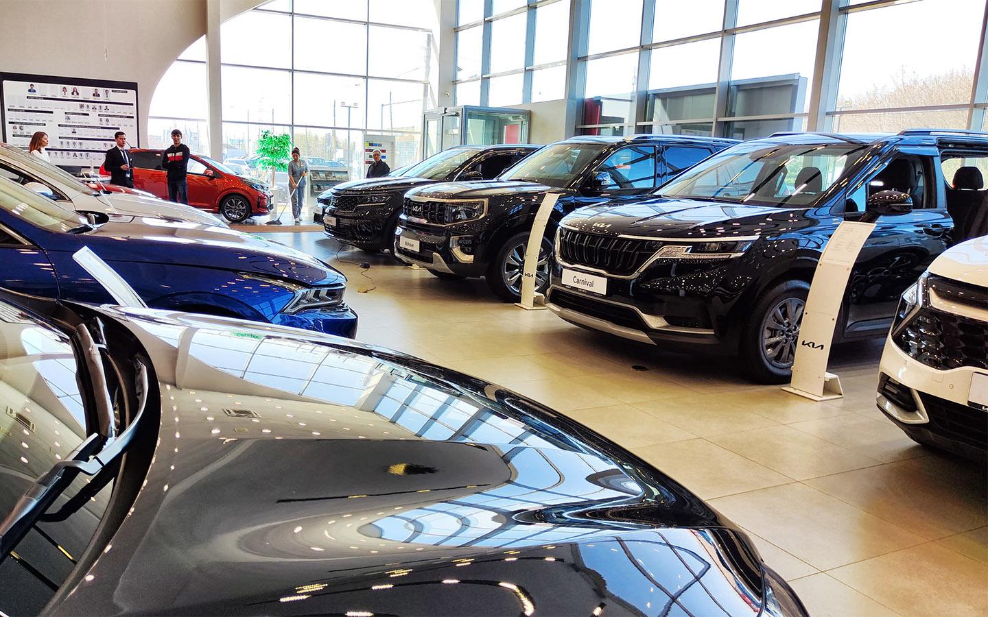 Сколько машин продадут в России в 2025 году. Прогноз главы «Автостата»