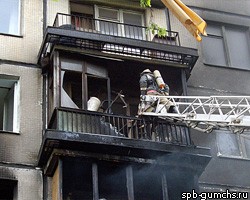 Двоих мужчин спасли пожарные в Петербурге